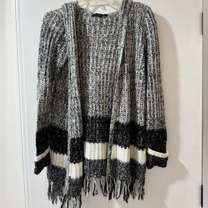 Almost Famous Cozy Knit Open-Front Fringe Cardigan - Gray & Black